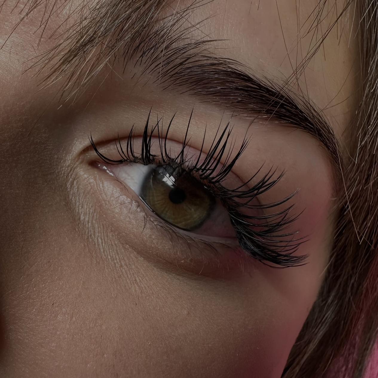 Efekt przedłużania rzęs metodą 'Wispy Lashes' w salonie Lash Cult