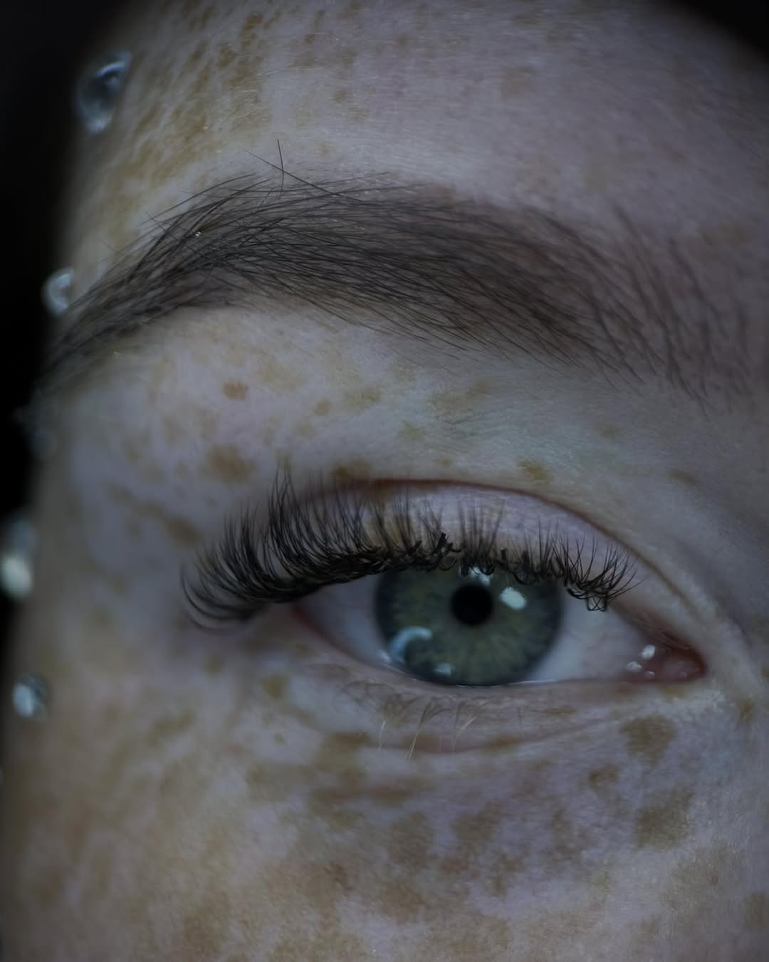 Delikatne przedłużanie rzęs w salonie Lash Cult