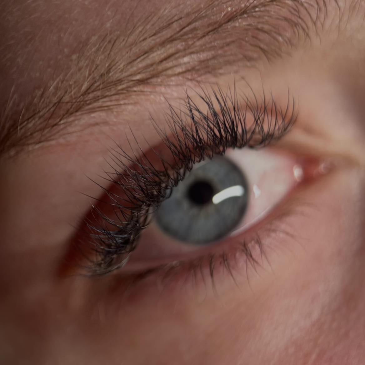Przedłużanie rzęs dla niebieskich oczu